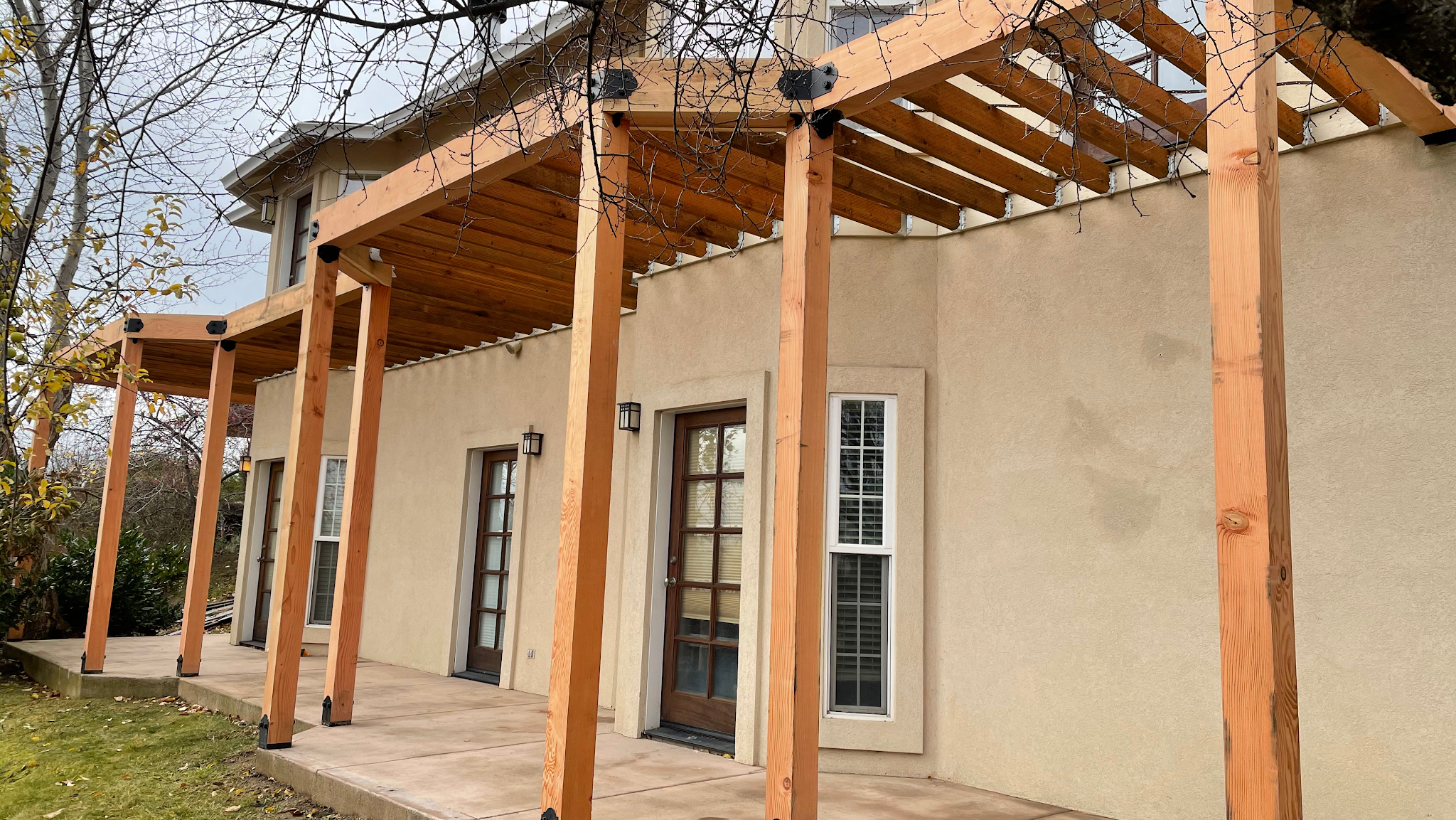 A cedar pergola and patio cover built onto a Central Point home